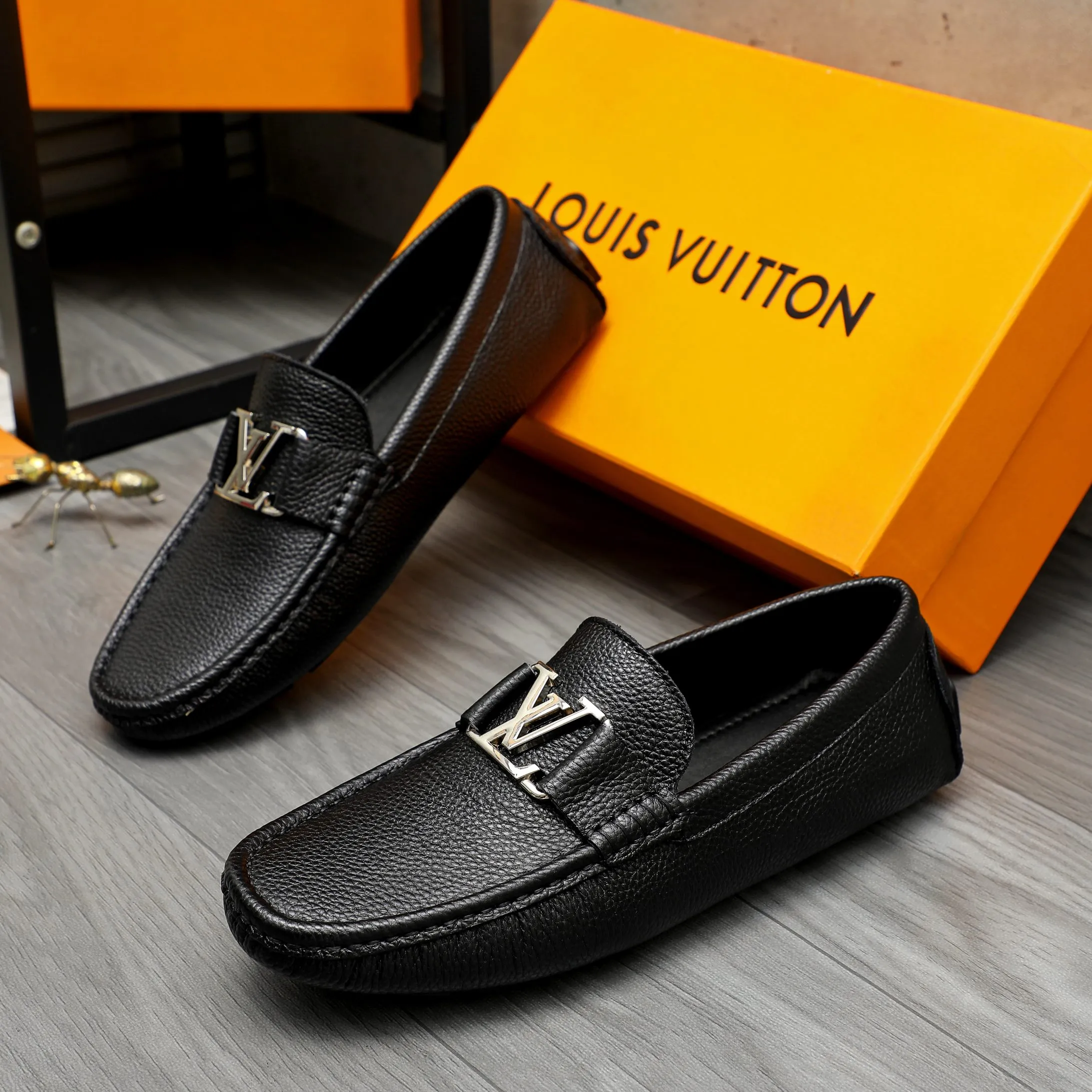 Men's shoes 💰420 Product trademark: LV "Louis Vuitton" casual slip-on shoes Regular size: 38-46 (45.46 custom-made, non-returnable) Product materials: Selected pebbled cowhide upper, sheepskin lining, original rubber outsole